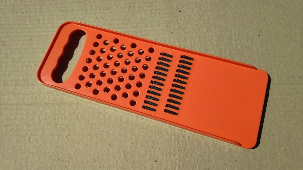 Кухонна терка з контейнером та для дерунів