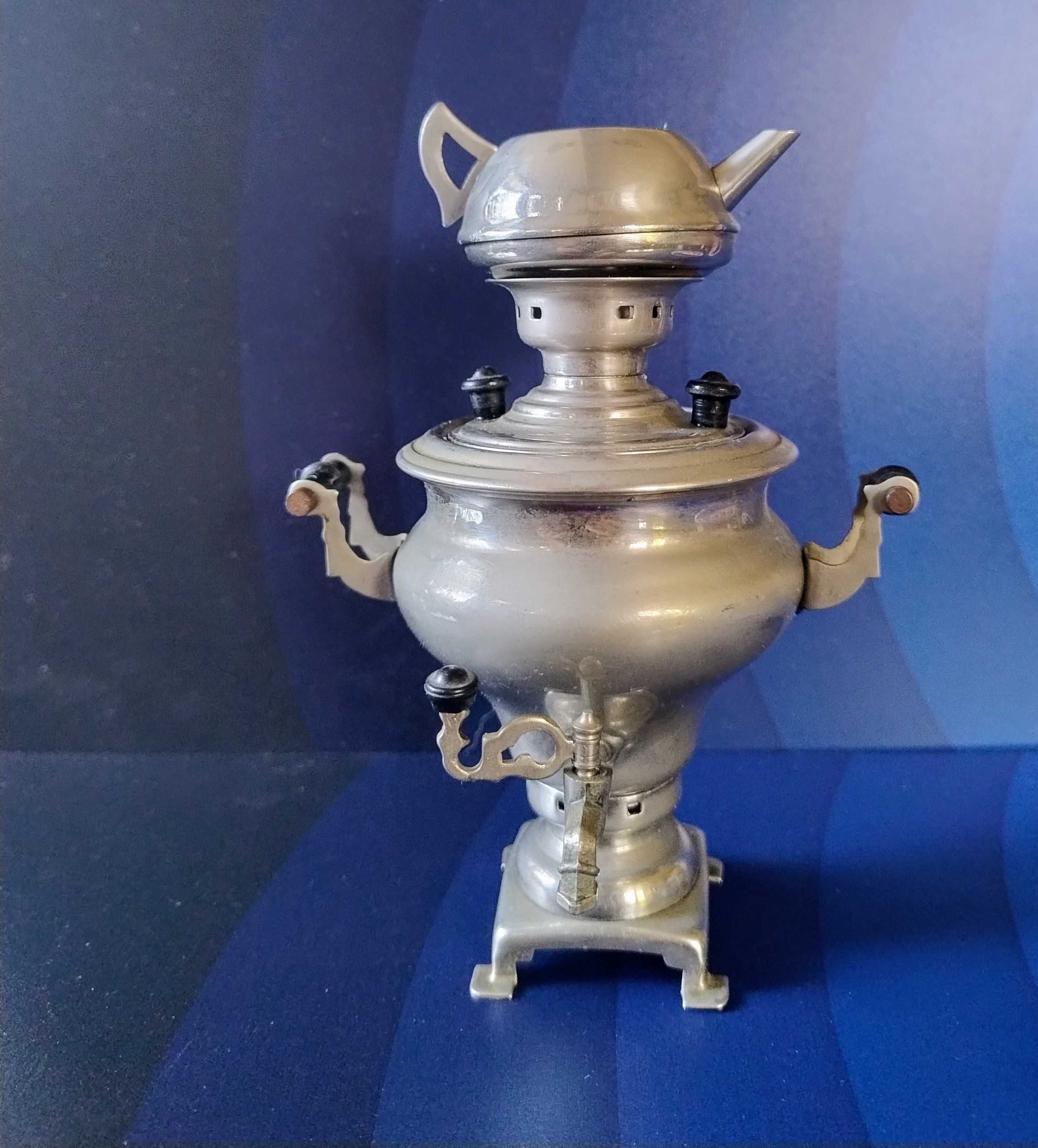 Samowar mini ozdoba 1974r. 
z czajniczkiem.