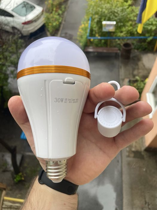 ОЧІКУЄТЬСЯ ПОСТАВКА, Акумуляторна лампа 30 W, з трьома акумуляторами