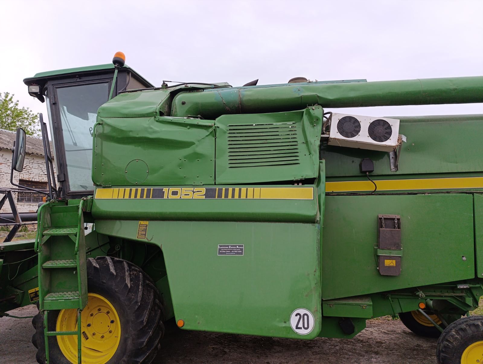 Комбайн JOHN DEERE 1052