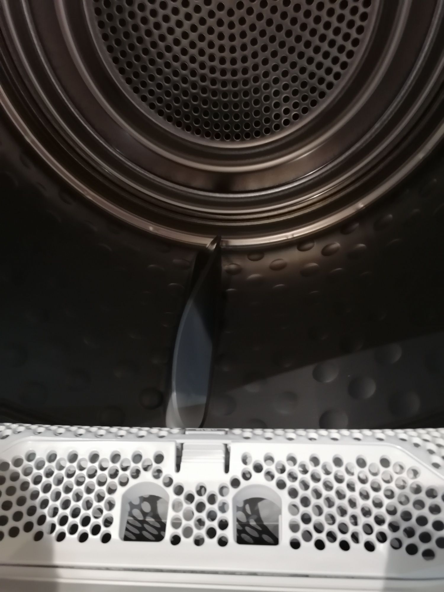 Suszarka do ubrań ELECTROLUX EW8H458BP z pompą ciepła DelicateCare 800