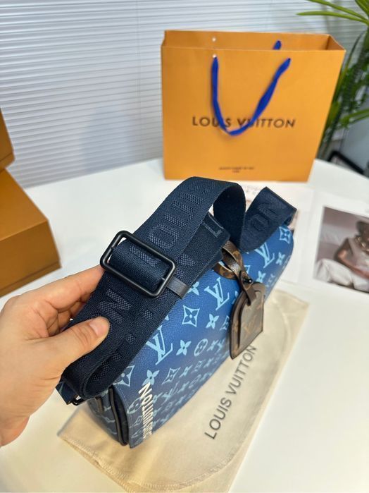 Сумка Louis Vuitton Damier Infini district
