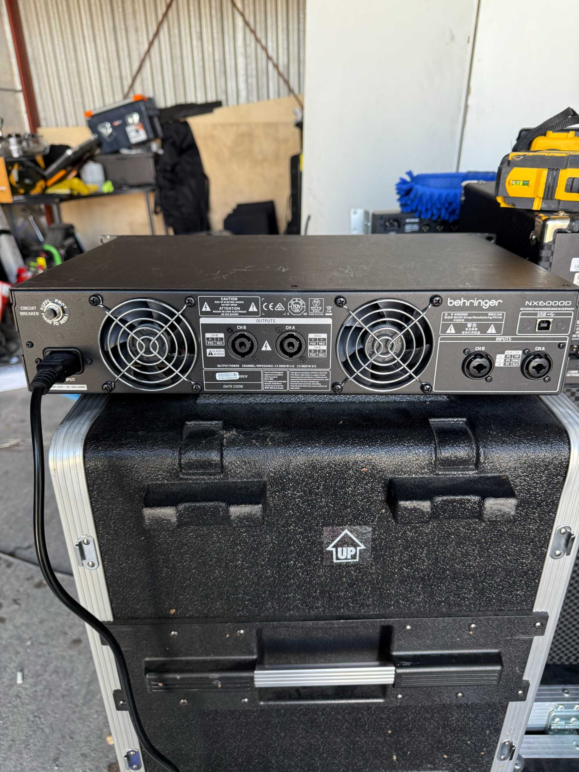 Wzmacniacz Behringer NX6000D