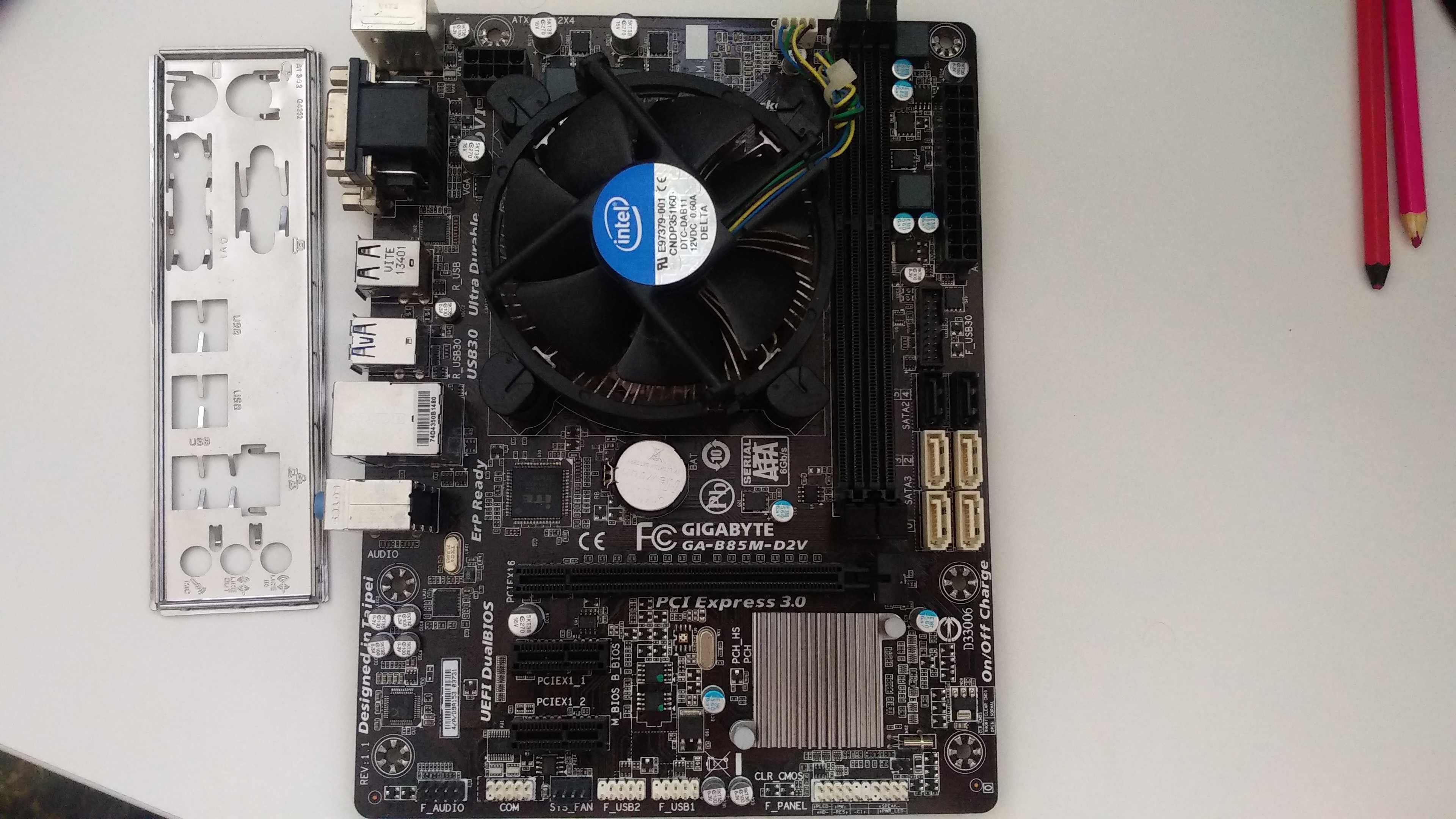 Материнская плата Gigabyte GA-B85M-D2V s1150 + Процессор G3220 3.0GHz