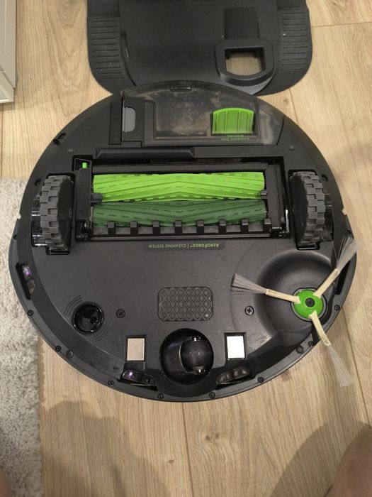 Robot aspirador Roomba® i4 com esvaziamento automático e ligação Wi-F