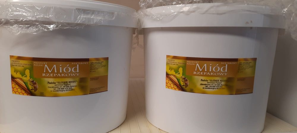 Miod  w  wiadrach