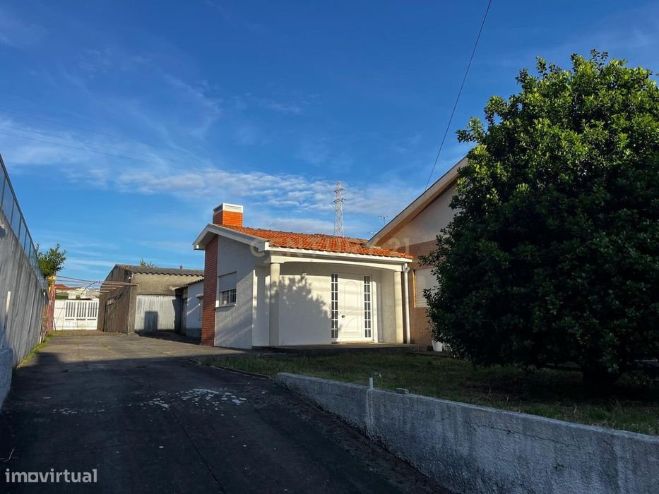 Moradia Geminada à Venda em Localização Privilegiada! SILVALDE