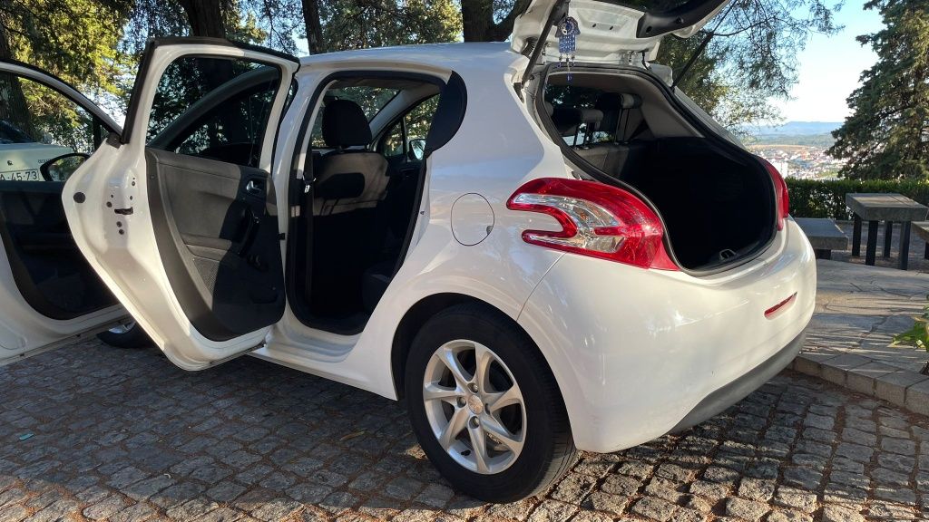 Peugeot 208 1.4hdi poucos kms