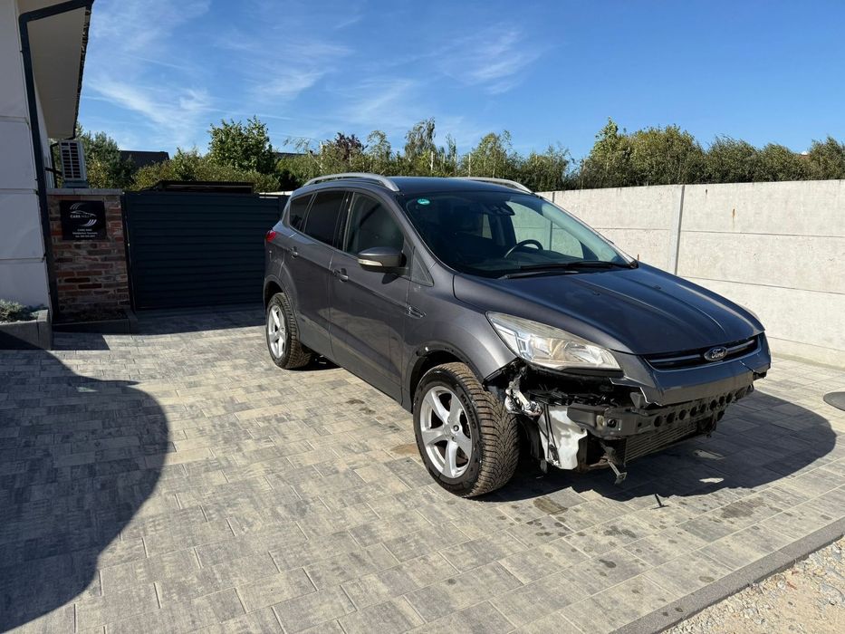 Ford Kuga Ford Kuga lekko uszkodzony pali i jeździ bogata wersj