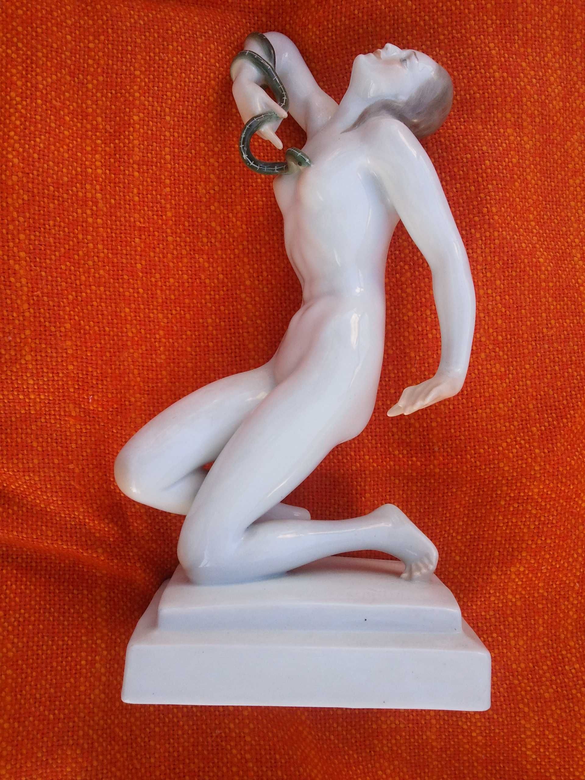 Figurka porcelanowa Smierc Kleopatry producent Herend