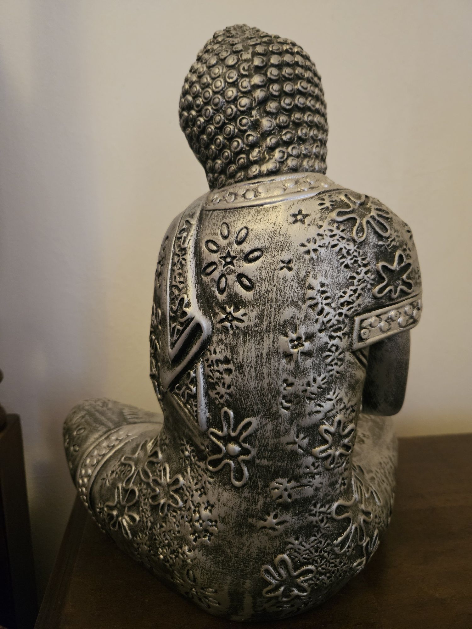 Buda prateado decorativo