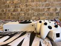 Xbox Series S + 2 геймпада + зарядная станция