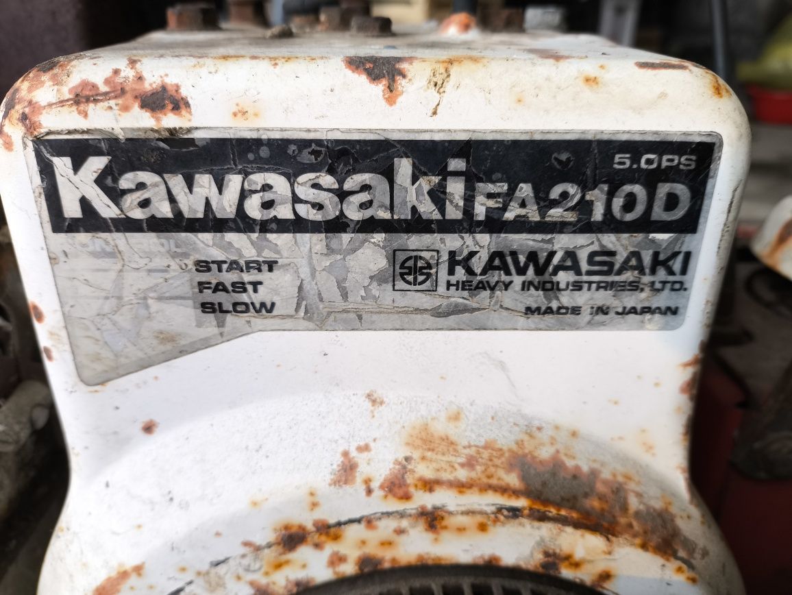 Leciwa zamiatarka  z silnikiem kawasaki