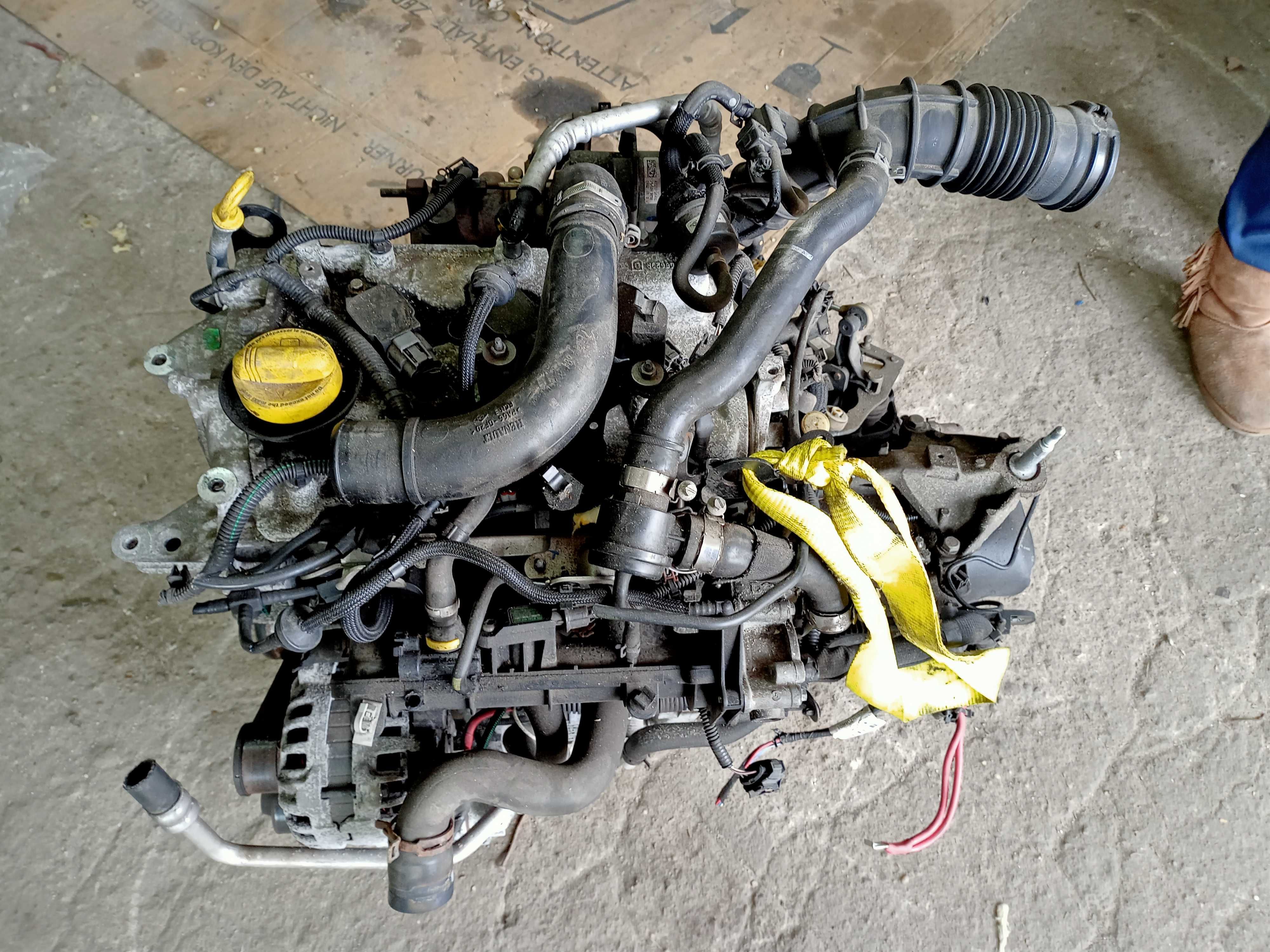 Renault Clio silnik 4 0.9 turbo benzyna H4BA400 kompletny uszkodzony
