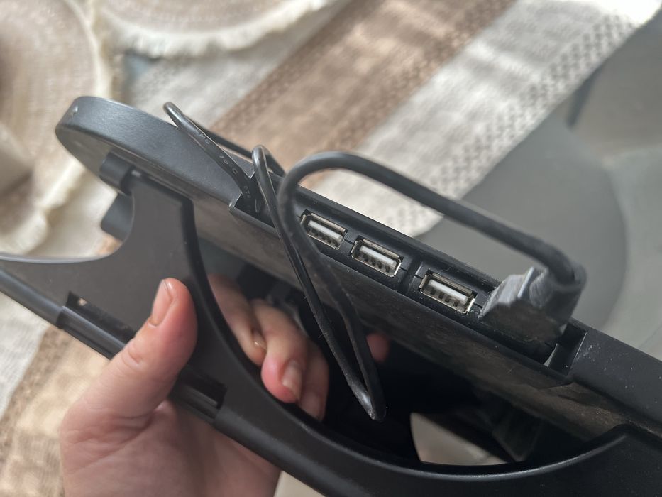 Підставка під ноутбук , планшет