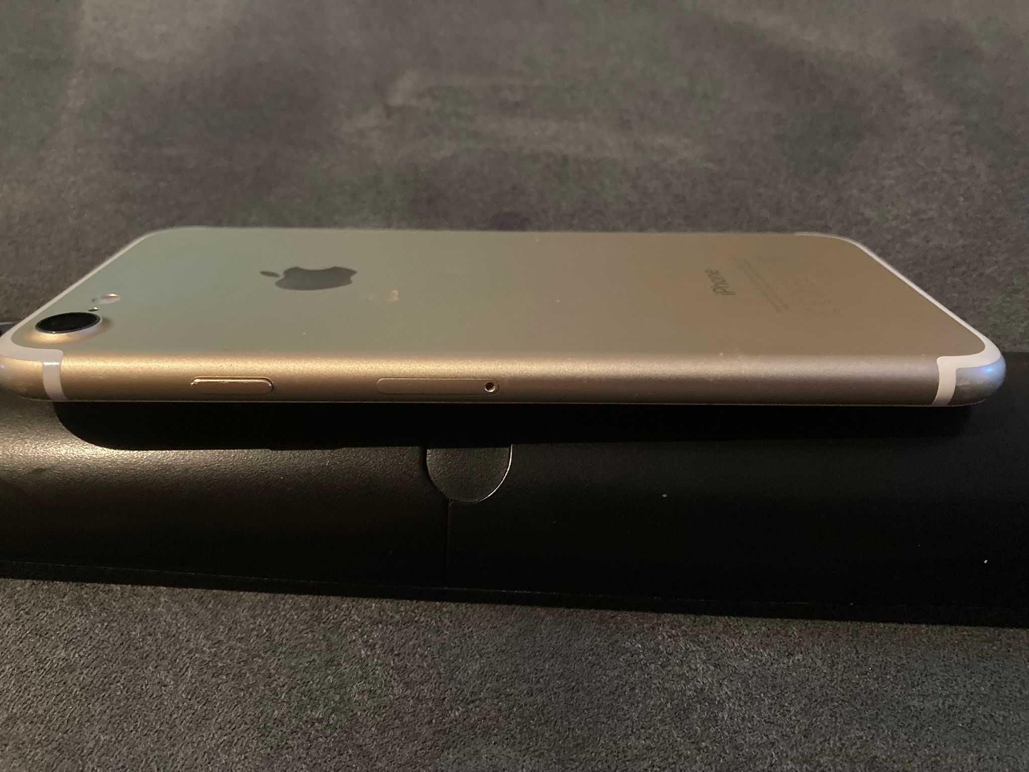 Iphone 7 Gold 32g - Micro e ecrã danificado