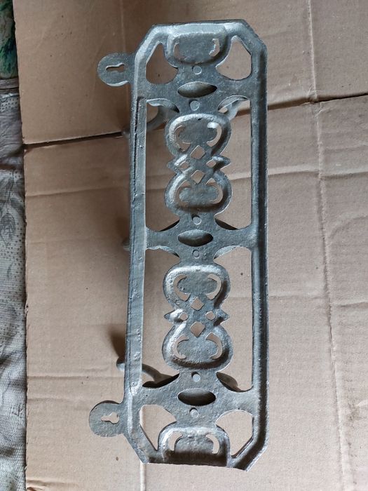 Продам алюминиеваю статуэтку петуха