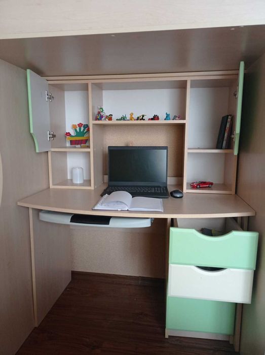 Дитяче двоярусне ліжко