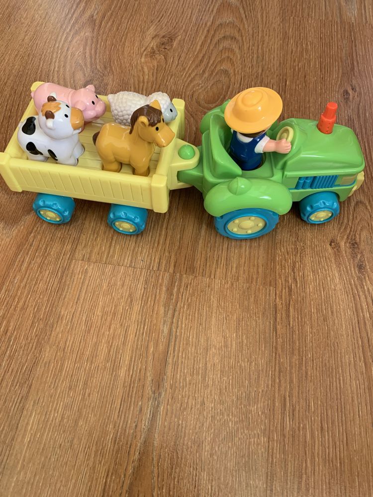 Traktor ze zwierzatkami interaktywny