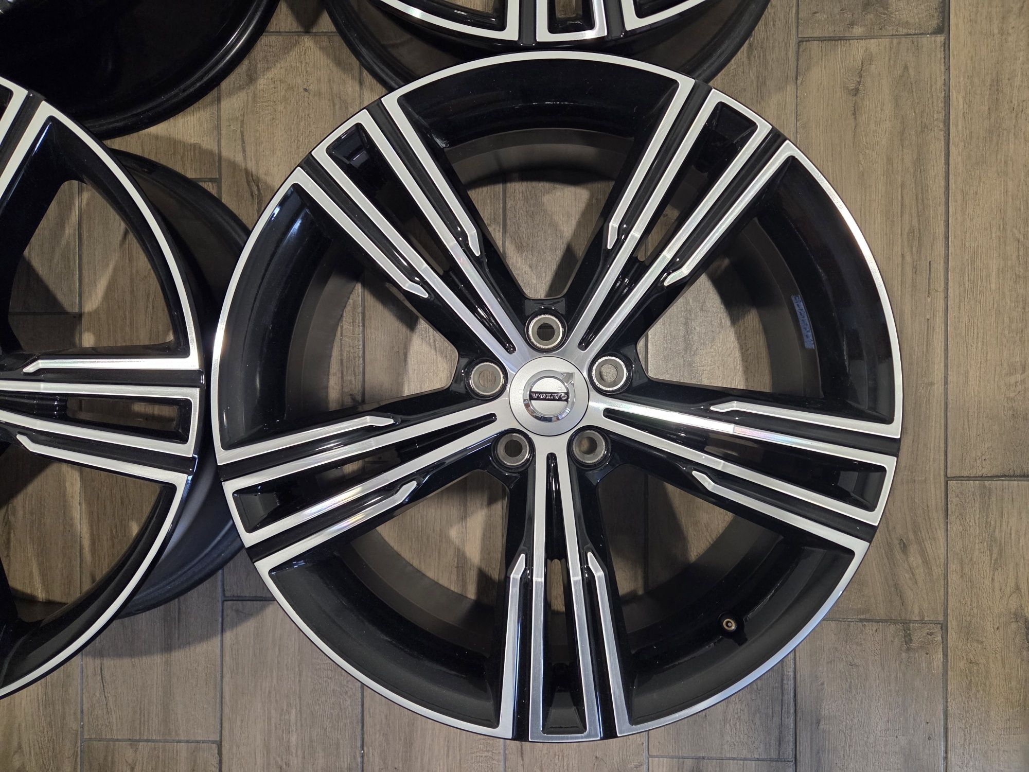 VOLVO 5x108 XC60 XC40 XC70 S90 V90 S40 V40 C30 S80 V70 Felgi 19