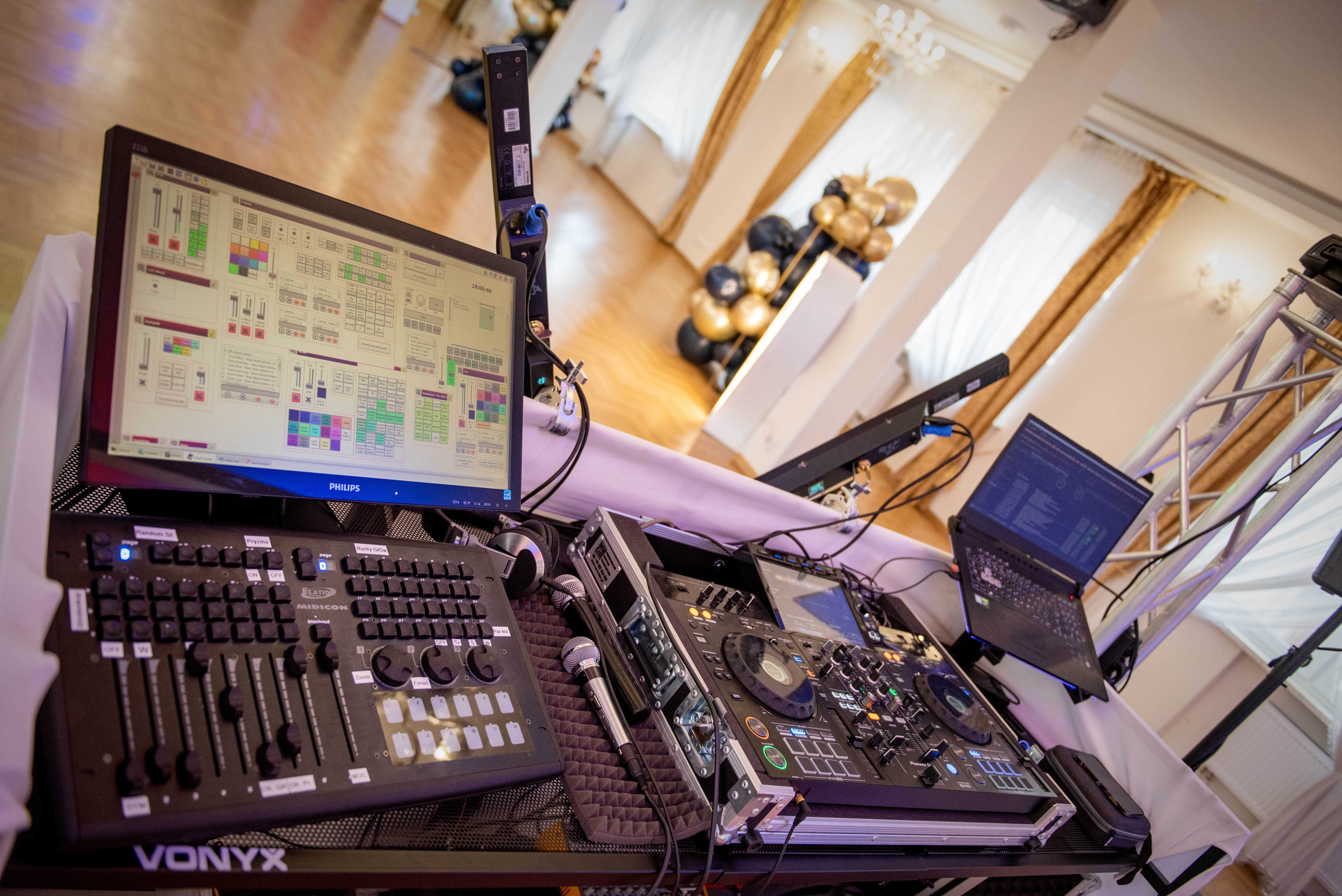 Obsługa imprez okolicznościowych Oprawa muzyczna Oświetleniowa DJ 18