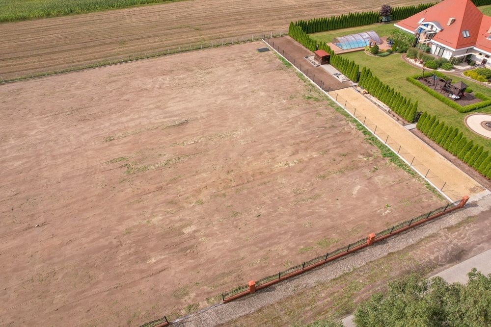 Sprzedam działkę budowlaną, ogrodzoną z asfalt. dojazdem gaz woda prąd