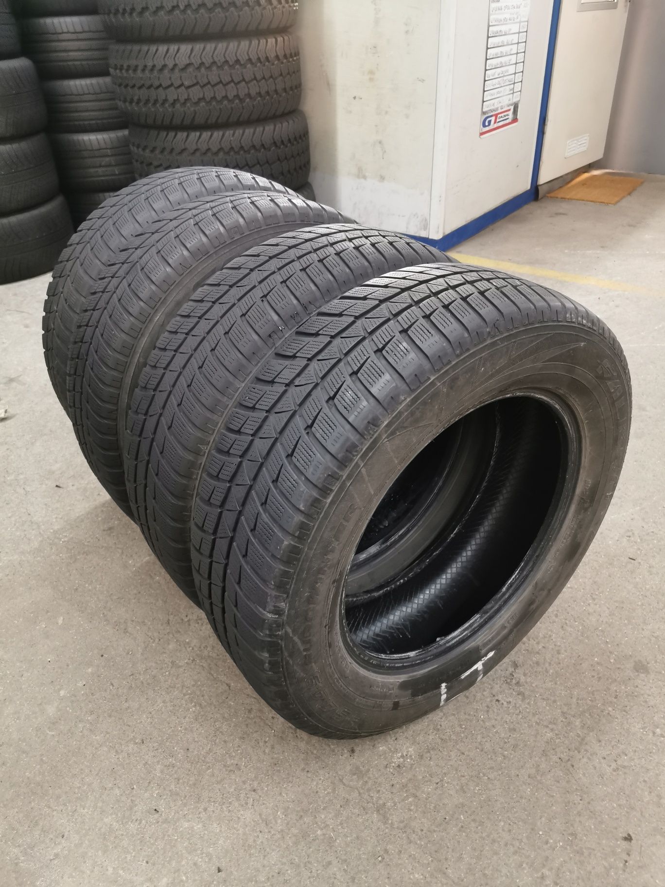 Komplet opon 225/65R17 Falken HS449 EUROWINTER