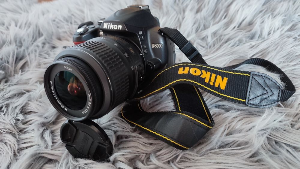 Nikon D3000 + obiektyw Kit