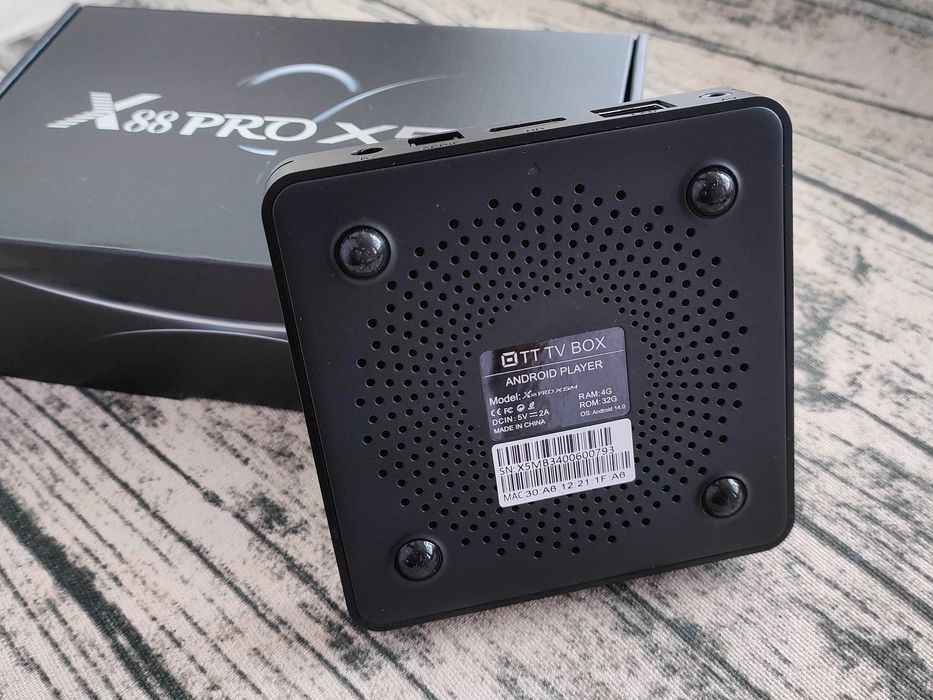 Смарт ТВ приставка X88 Pro X5M 4/32 Гб Android 14, smart tv box