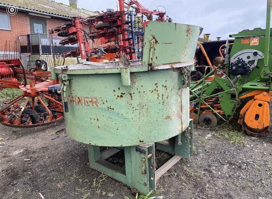 Duży Mieszalnik betonu ciągnikowy betoniarka ciagnikowa