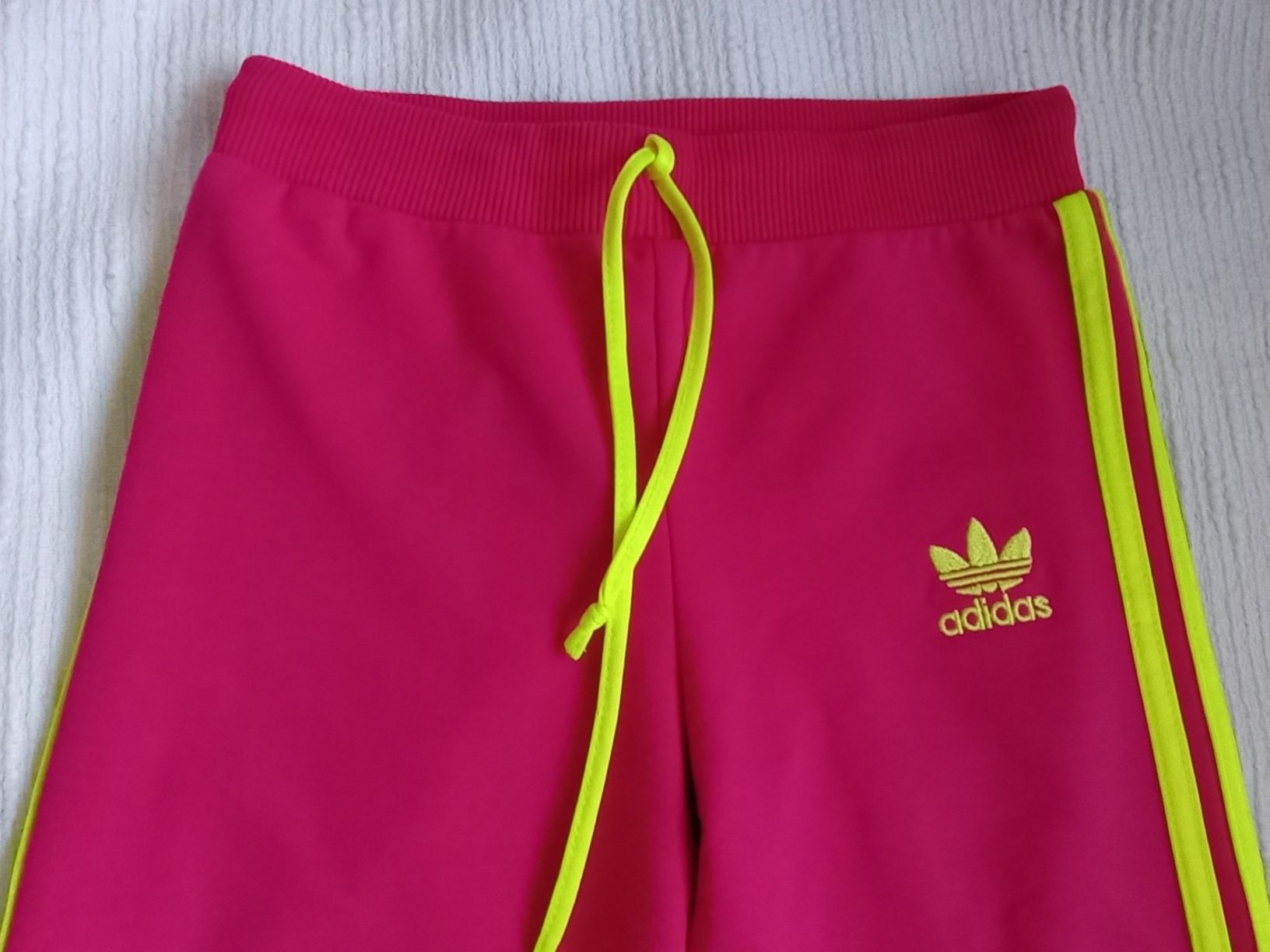 Spodnie dziewczęce dresowe adidas r. 134