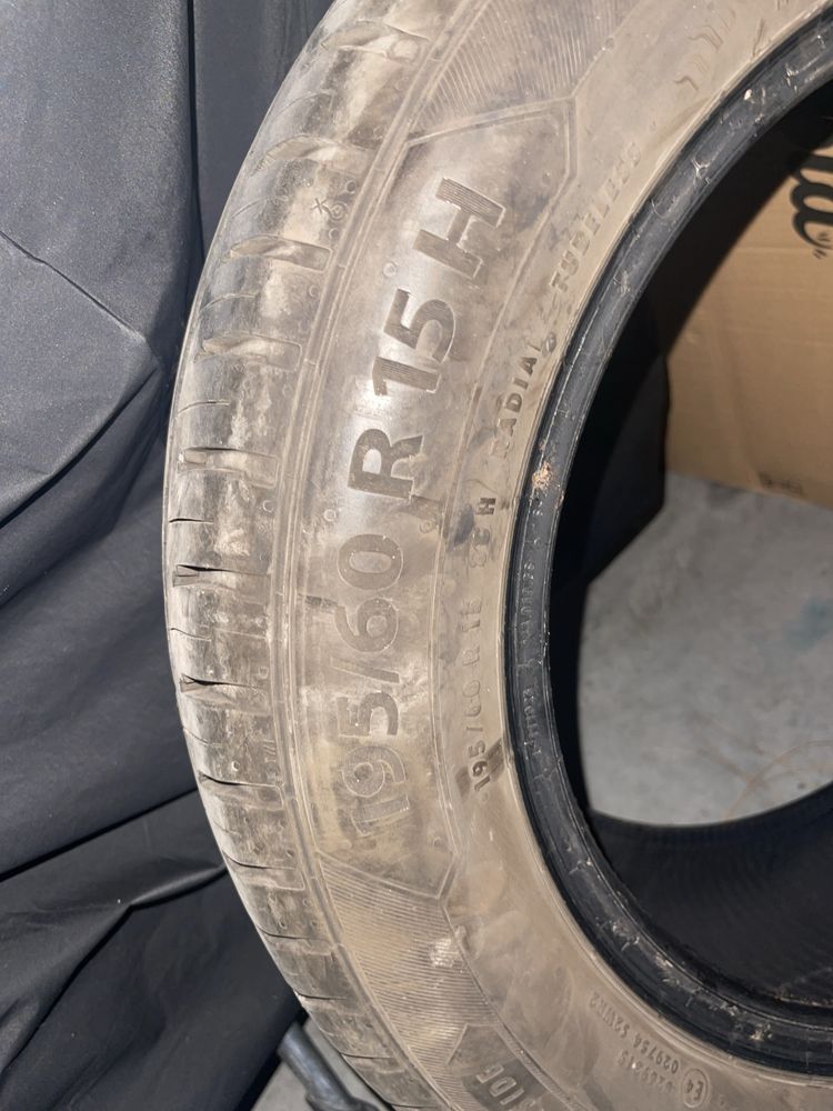 2 Pneus Barum Bravuris 5HM 196/60 R 15 H Seminovos
