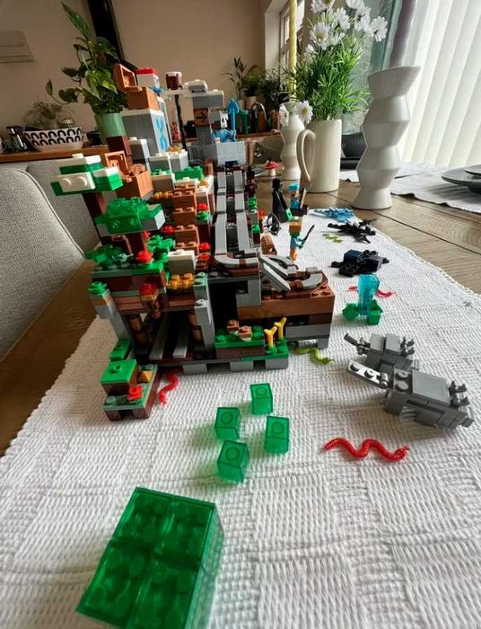 Огромный Лего Майнкрафт Горная пещера, 1000 деталей. MINECRAFT