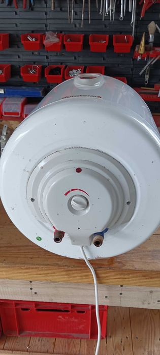 Elektryczny podgrzewacz wody marki Duraterm,
