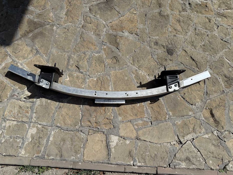 Підсилювач переднього бамперу Tesla Model S Plaid 2021-2025