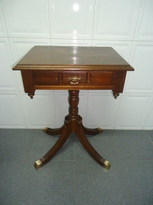 Mesa de Apoio / de Telefone