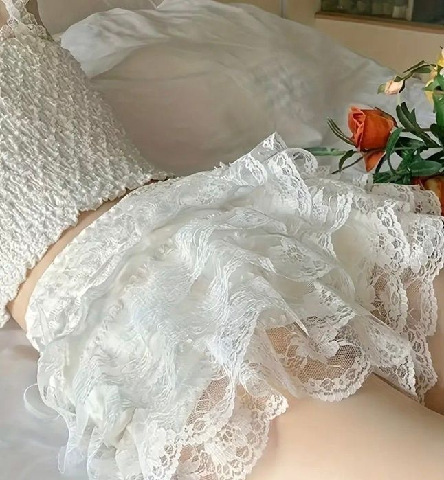 Білі мереживні шорти