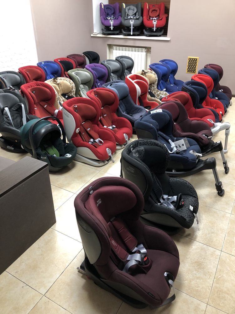 Автокрісла Шоурум Britax Römer Cybex Recaro Maxi Cosi бустер