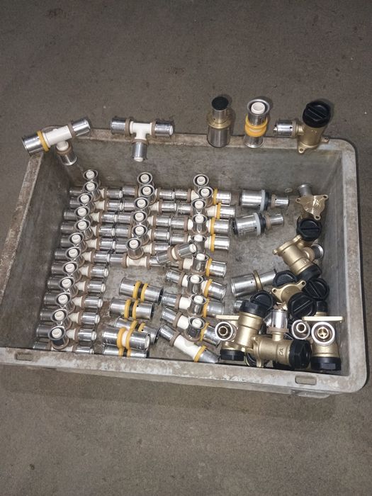 Złączki trójniki zaworki do zaciskarki U