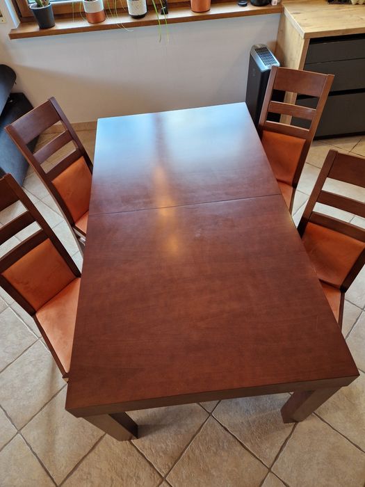 Rozkladany do 270 cm stoł drewniany + 8 krzeseł