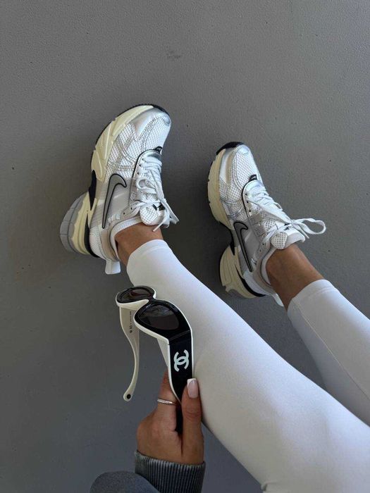 Жіночі кросівки Nike V2K Runtekk срібло з чорним  1320 ТОП