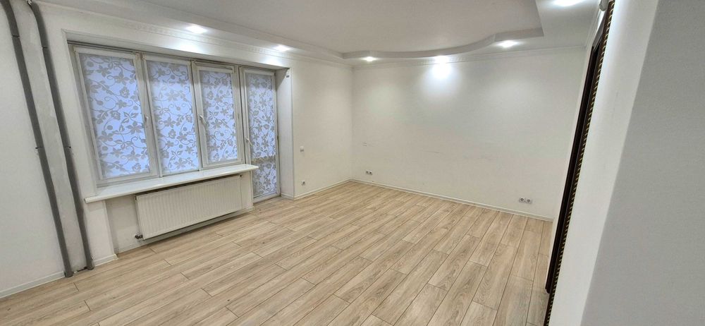 Продам 3-кімнатну квартиру в Шептицькому!