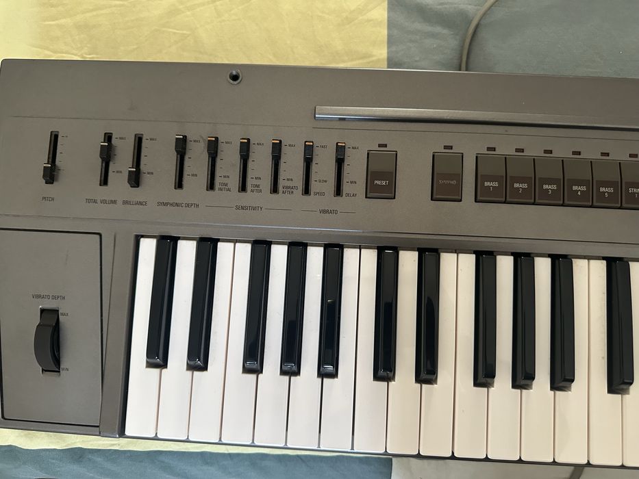 SYNTH Yamaha CE 25