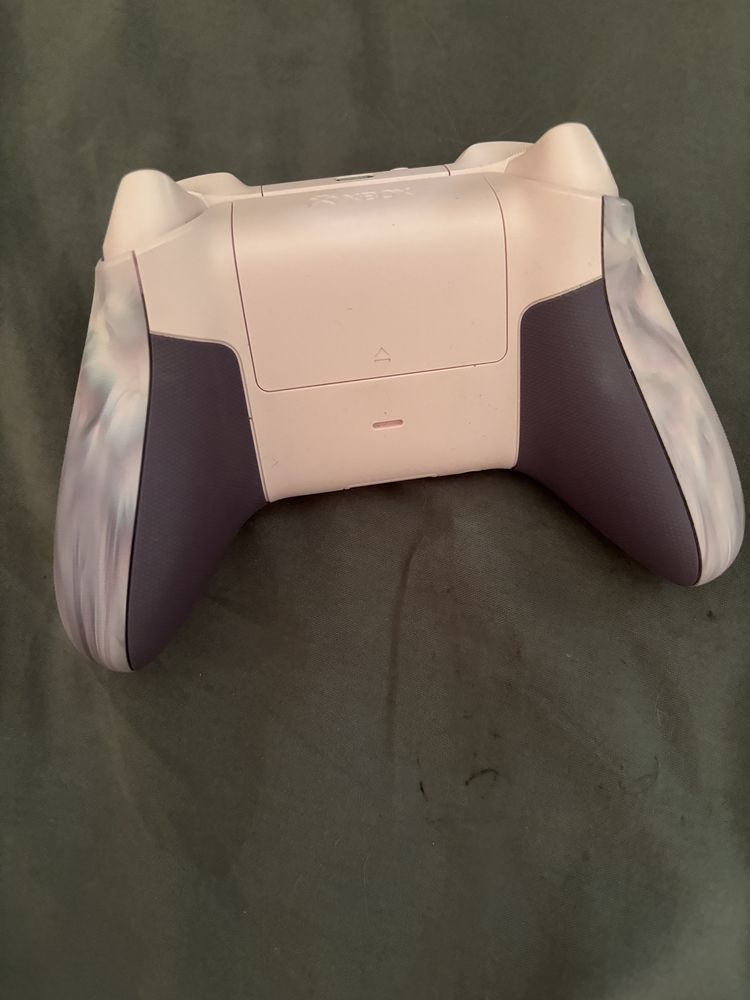 Xbox Series S 512 ГБ + 2 джойстики (один колекційний)