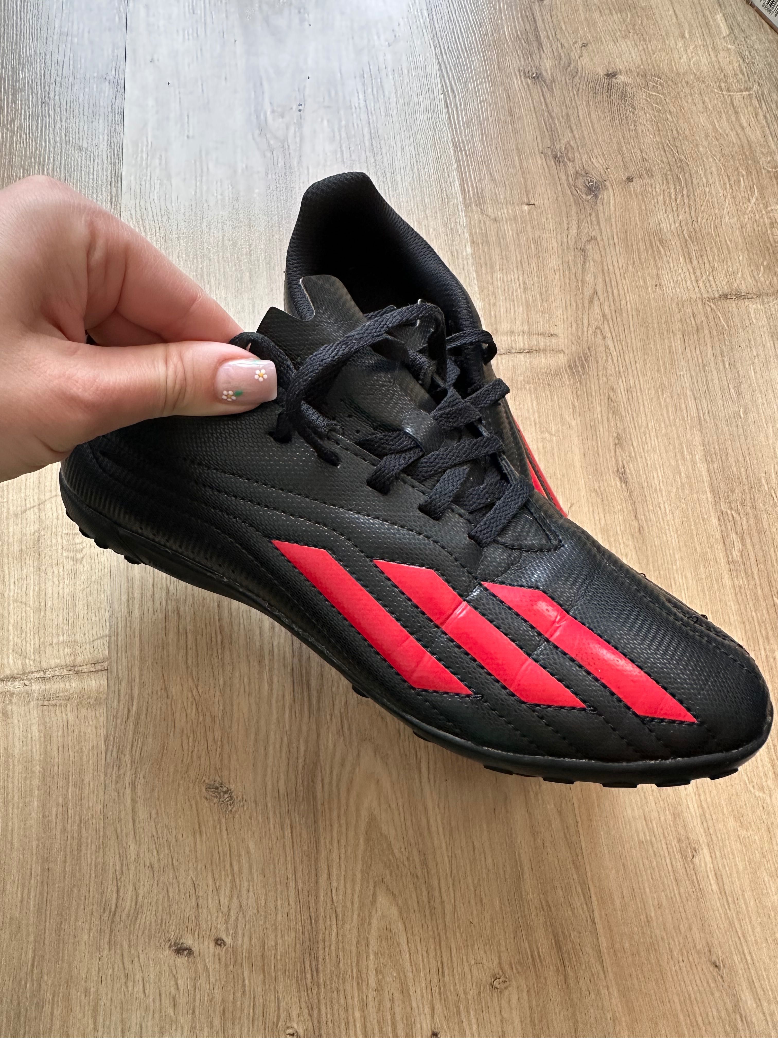 Buty piłkarskie Adidas 38,5 jak nowe
