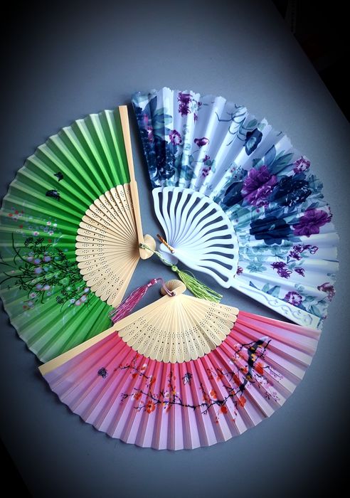 Чудові, яскраві  віяла.