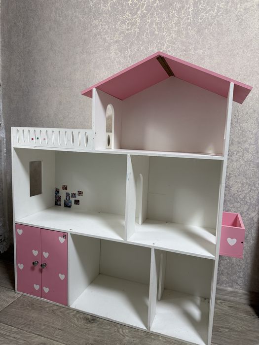 Дерев’яник кукольний домік