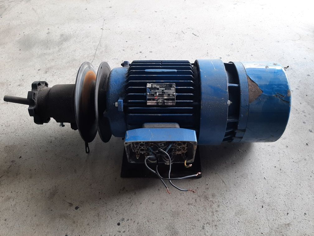 Silnik elektryczny 1,1 kw 2870 z kołem pasowym na 3 paski