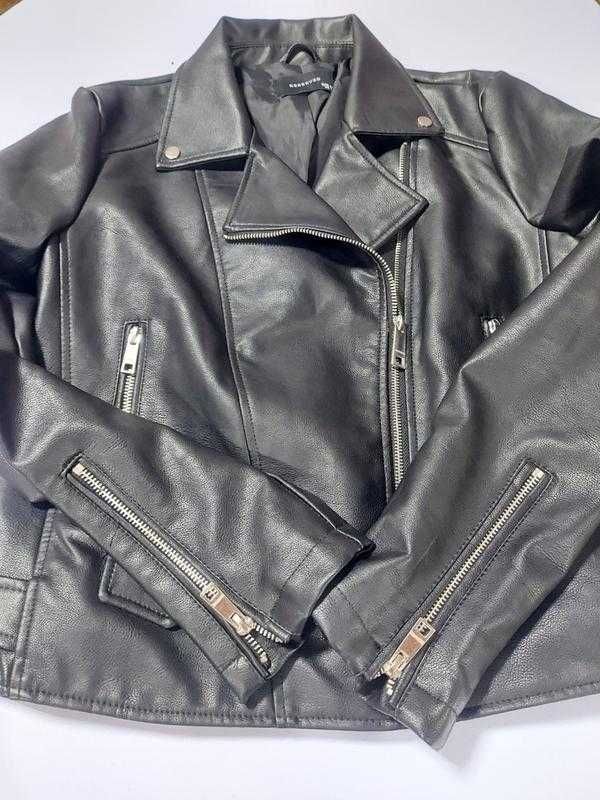 Чорна байкерська куртка зі штучної шкіри reserved
