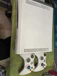 XBOX 360 konsola + 2 pady.